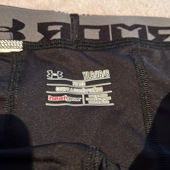 Youth Under Armour  compression tights. 3/4 length.  Youth Large. - Picture 5 of 13